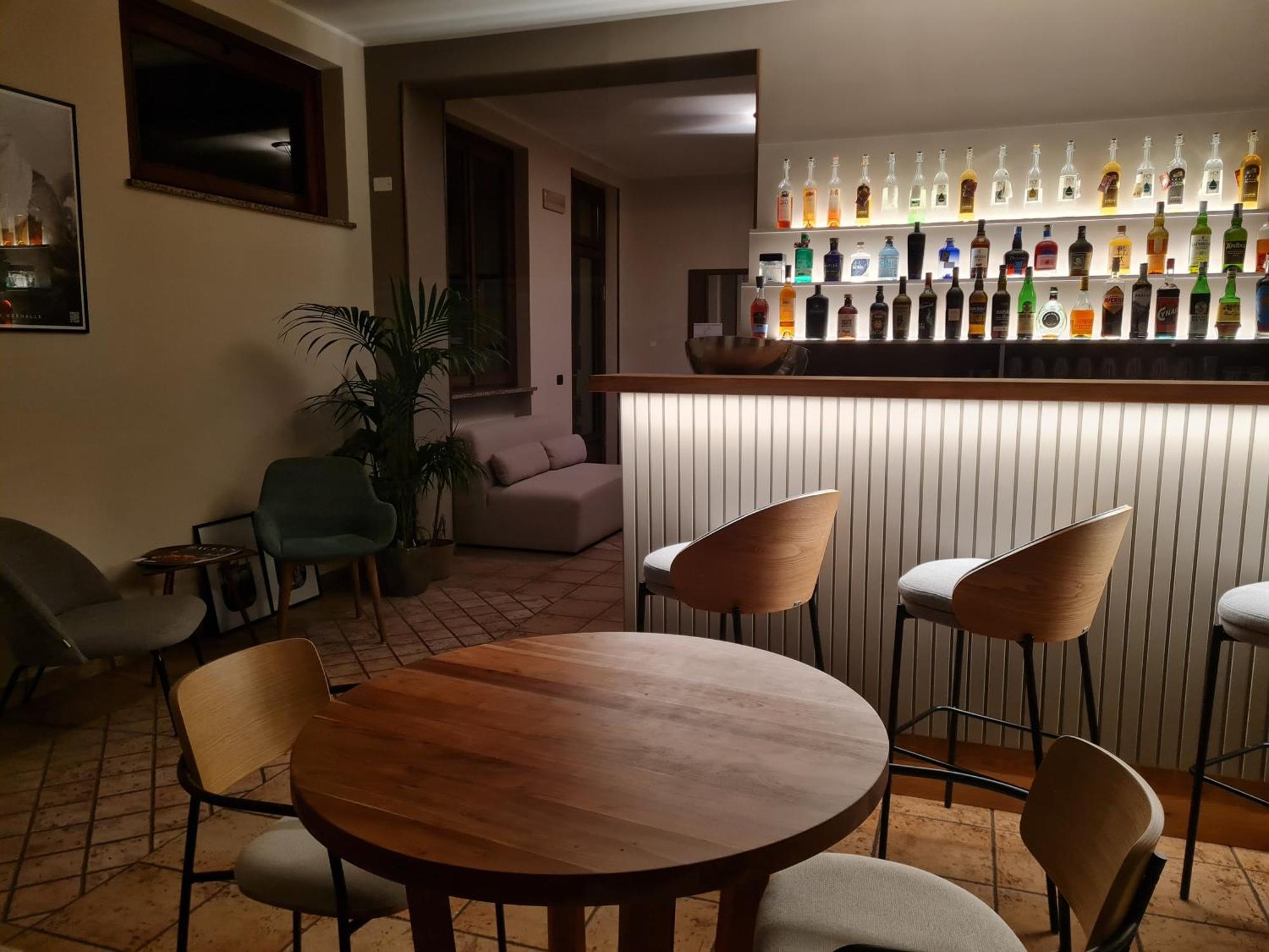 Manfredi Ristorante Con Alloggio Romentino Экстерьер фото