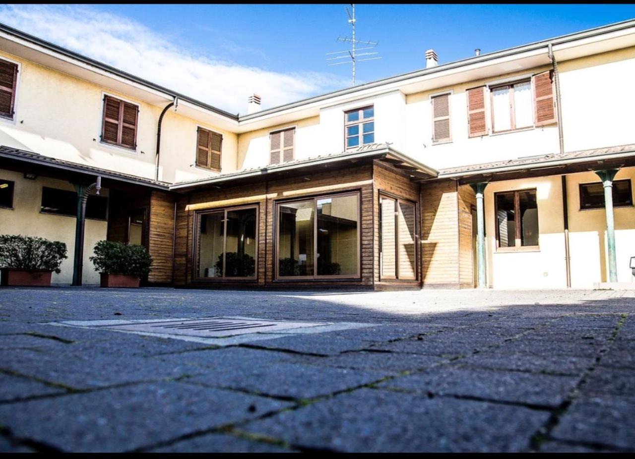 Manfredi Ristorante Con Alloggio Romentino Экстерьер фото